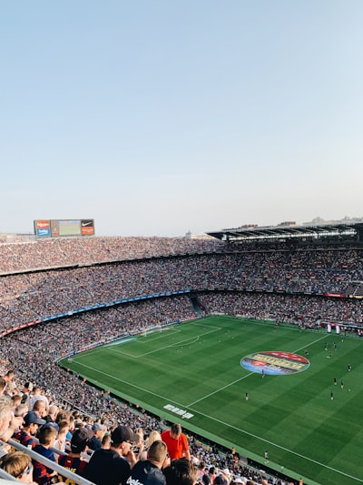 معنى كرة القدم بالإنجليزية (FootballSoccer)
